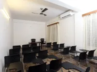 Hotel Crimson Lotus โรงแรมใกล้สวนสาธารณะเจพี