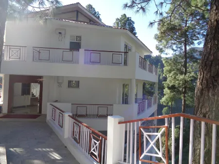 Himalayan Splendour Resort
