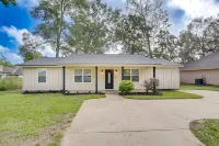 Dog-Friendly Home in the Woodlands w/ Fenced Yard!