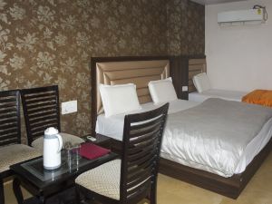 Hotel Lokpriya Inn