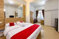 RedDoorz Syariah @ Jl. Candi Kalasan Hotels in Blimbing