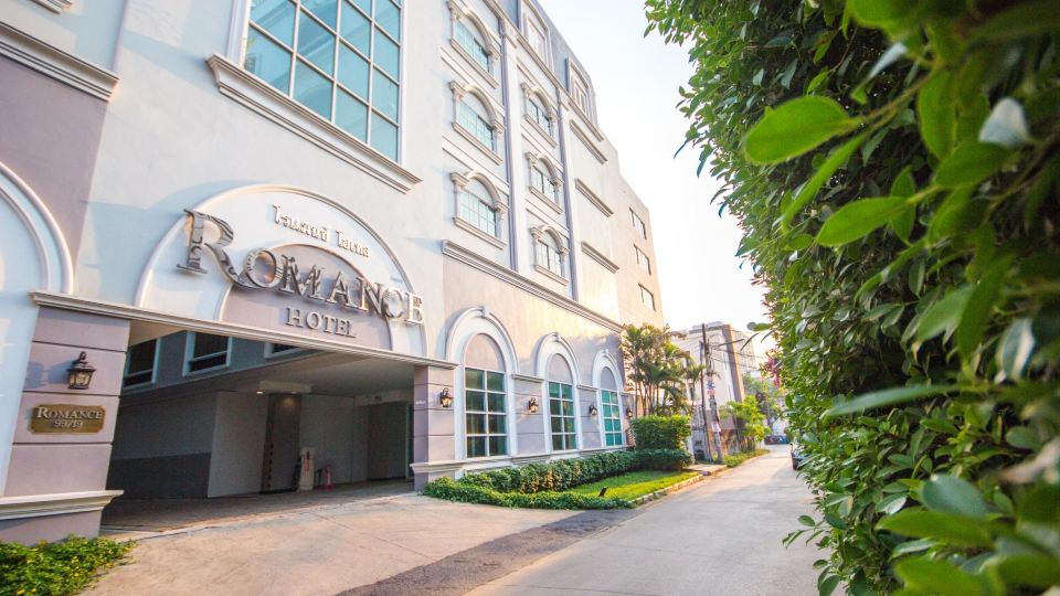 Romance Hotel Srinakarin (3,126円~)