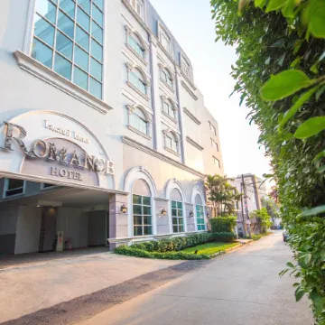 Romance Hotel Srinakarin Отели рядом с достопримечательностью «Торговый центр Seacon Square»