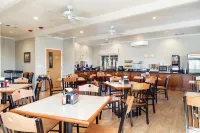 Comfort Inn & Suites - breakfast