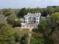 Trenython Manor Hotels in Par