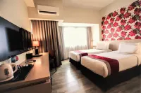 Solo Paragon Hotel & Residence Hotels in Mangkubumen