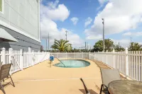 Best Western Plus Brunswick Inn  Suites - Pools