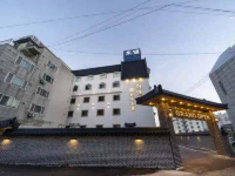 Seosan Heo & Jang Hanok Hotel Lake Park Hotels in Seosan