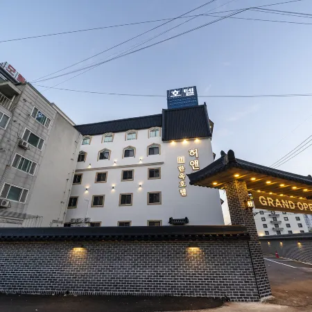 Seosan Heo & Jang Hanok Hotel Lake Park