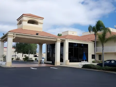 Rodeway Inn Port Richey North Отели в г. Байонет-Пойнт