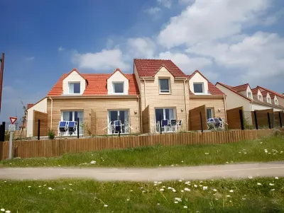Résidence Odalys les Villas de la Baie Hotels near Mayocq Farm Camping