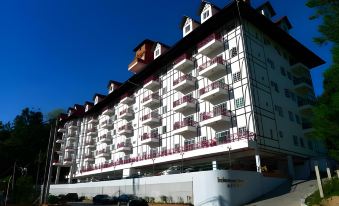 Iris House Resort - Housity