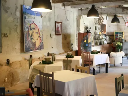 Le Domaine de la Fosse Отели рядом с достопримечательностью «Abbatiale de Saint Gilles»