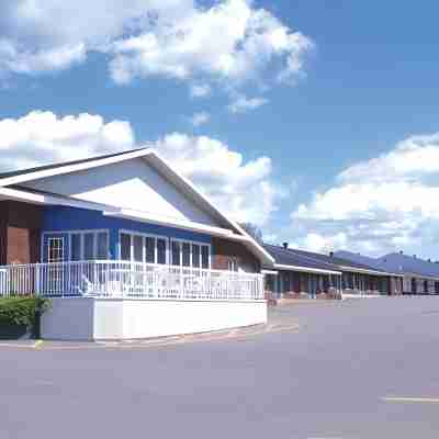 Auberge La Rocaille Hotel Exterior