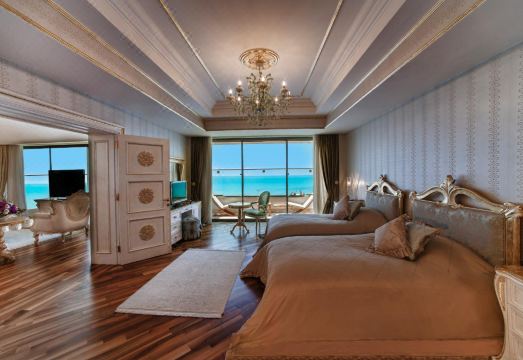 2. 맥스 로열 벨렉..