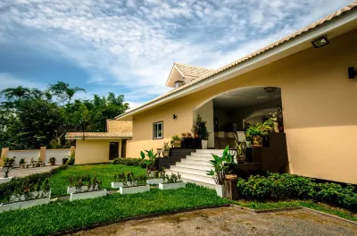 Nok Resort & Hotel Các khách sạn gần Mueang