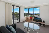 Aqualine Apartments on the Broadwater Hotels near Gold Coast Aquatic Centre