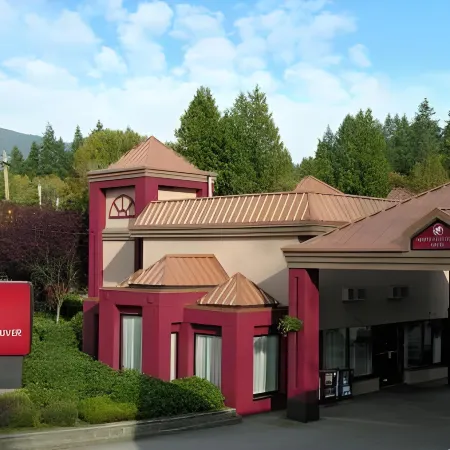 North Vancouver Hotel Отели рядом с достопримечательностью «Стэнли Парк»