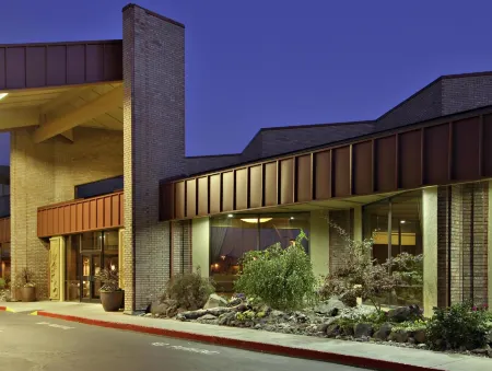 Red Lion Hotel Pasco Airport & Conference Center Отели рядом со станцией Pasco Intermodel Train Station