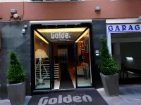 Golden Hotel - Hot Tub
