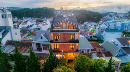 The Brick Home Dalat Отели рядом с достопримечательностью «Далатский цветочный сад»
