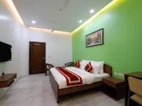 Peepal Tree Residency Hotels near Select Citywalk