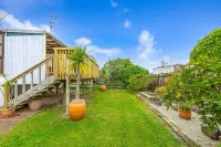 Tranquil Haven 2 Br and 1.5 BA Villa Hotels in Ponsonby