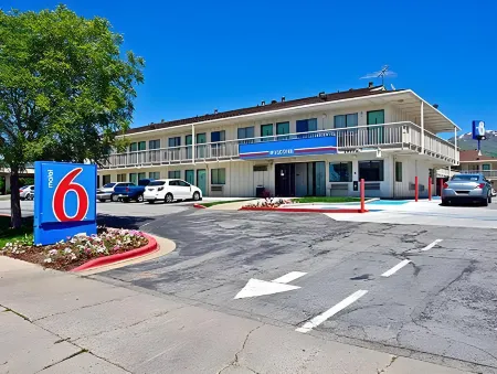 Super 8 by Wyndham Woods Cross/Salt Lake City North