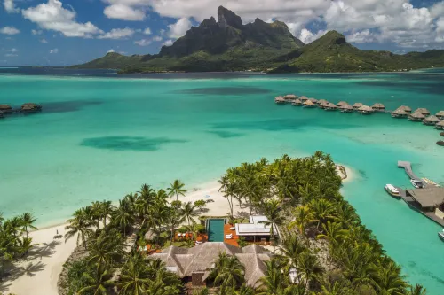 Four Seasons Resort Bora Bora Hotels in Anau