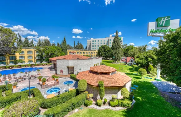 奎雷塔羅歷史中心假日酒店