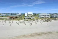 Pelican Hotels near Captain's Cove Marina