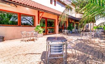 Brit Hotel Confort Pau Lons