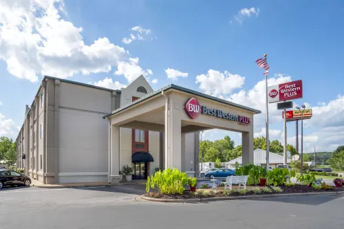 Best Western Plus Oak Mountain Inn - Parkplatz