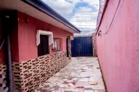 Owerri Luxury Retreat with 5 ensuite Bedrooms Hotels in 
