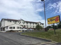 Super 8 by Wyndham New Castle Отели рядом с достопримечательностью «Scottish Rite Cathedral»