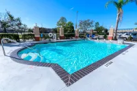 Holiday Inn Express & Suites HOUSTON EAST by IHG - Pool