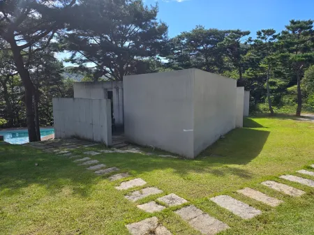 You are Suite Pool Villa Отели рядом с достопримечательностью «Ganhyeon Yuwonji»