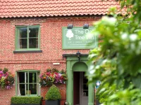 Oak Tree Inn Hotel a 