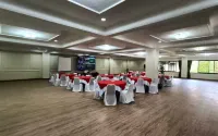 Queen Garden Hotel Managed by Salak Hospitality