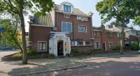 Casa Julia Hotels near Royal Delft