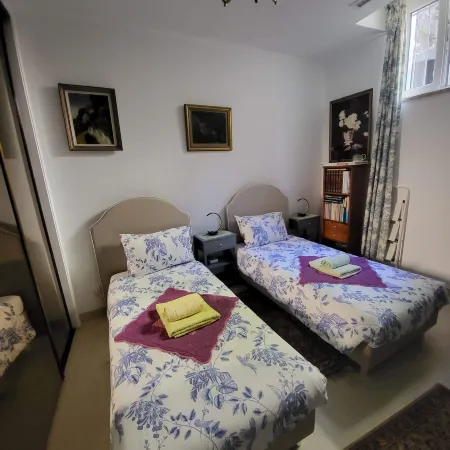 Sintra Lousa Twin Guest Room with Private Bathroom Отели рядом с достопримечательностью «Железнодорожный вокзал Синтра»