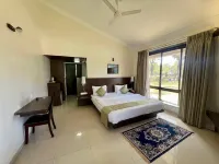 เคฟส์ คันทรี รีสอร์ท - รีสอร์ท