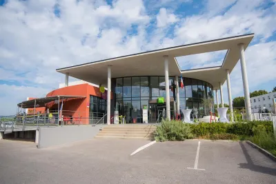 Ibis Styles Pertuis Portes du Luberon فنادق في Cadenet