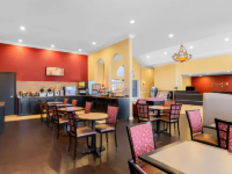 ชัวร์สเตย์พลัส บายเบสท์เวสเทิร์น ซานอันโตนิโอ เฟียสตาอินน์ โรงแรมในซานอันโตนิโอ