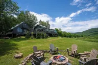 Charming 9br / 8.5 bath, Sleeps 19, WiFi, Fitness Room w/ Beautiful Views!