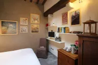 Il Barbacane,nice small house with pool, small doesn’t mean small,but beautiful
