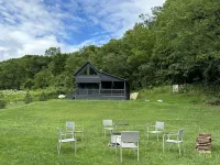 Private Driftless Cabin w/ Hot Tub, Fireplace & Creekside Views Hotels in Freeman