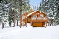 Cosy Tahoe Donner Retreat- Hot Tub & Ski Nearby!