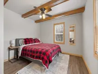 Cute Custer Cottage - Walk to restaurants and shopping