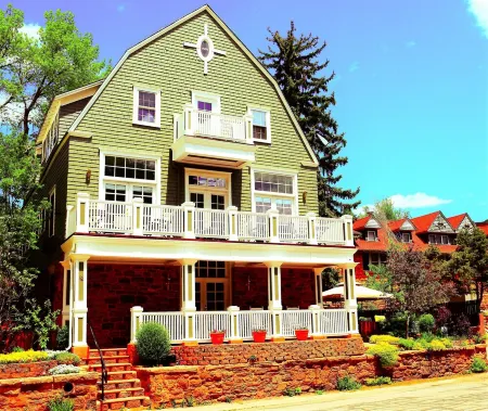 The Heart of Manitou Springs. Award-winning. Luxurious. Romantic. 2nd Floor East Отели в г. Маниту Спрингс